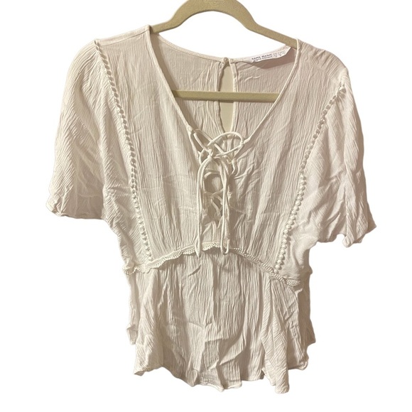 ZARA WHITE FLUTTER SLEEVE LACE UP TOP - Picture 2 of 7